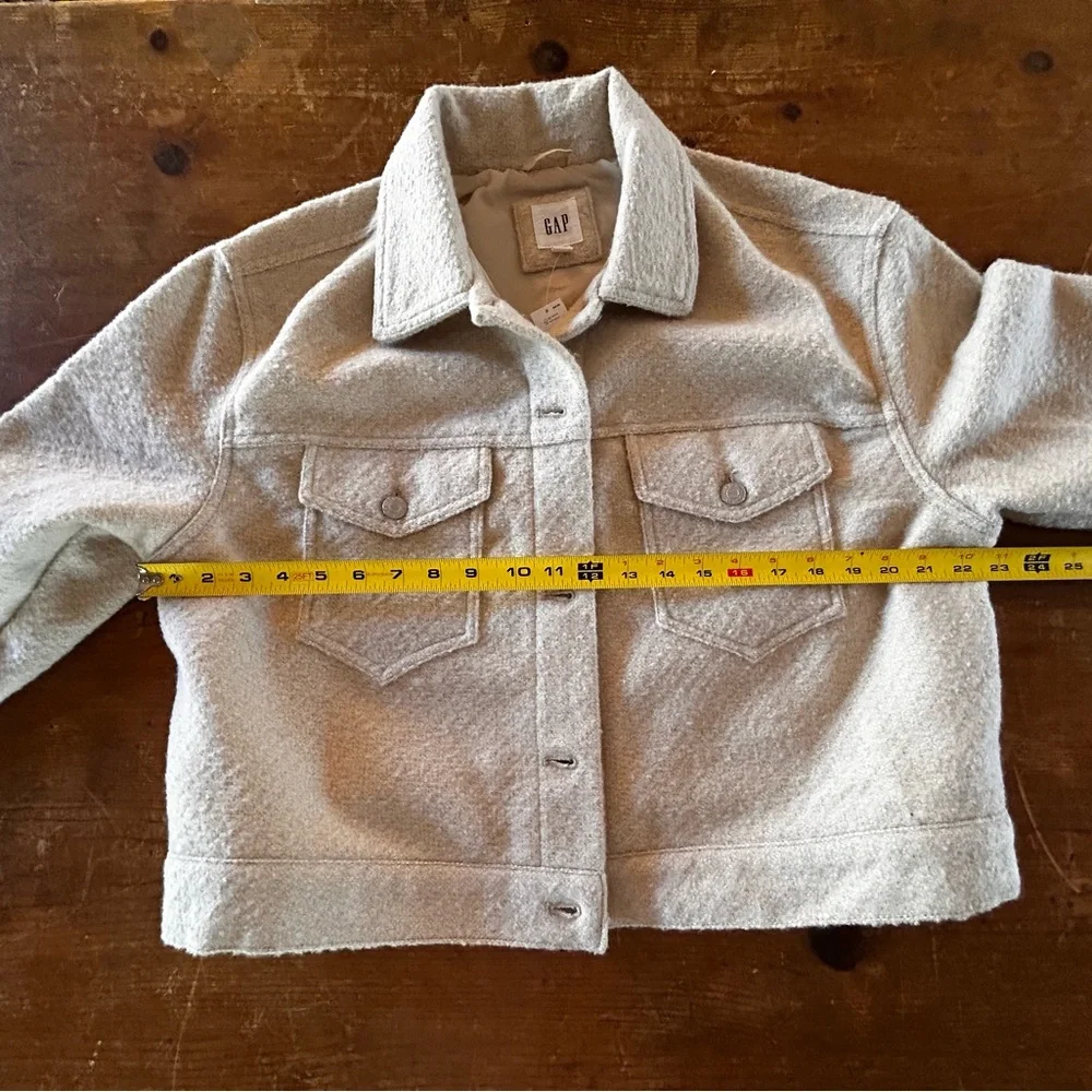 GAP boucle cropped Icon jacket in birch white. - Picture 10 of 12